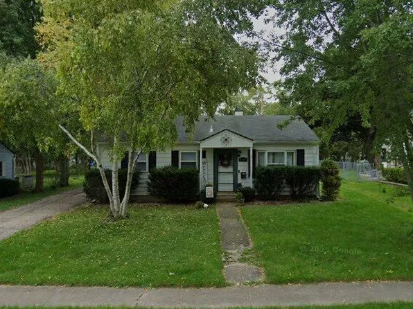 1417 Walnut Dr, Woodstock, IL 60098