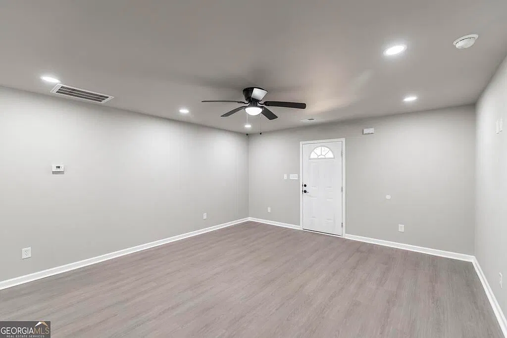 3 bed, 2.0 bath, 1364 sqft, $1,900 — Photo 4