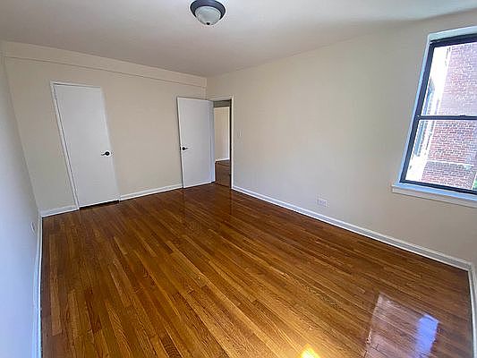 5th image of 140-25 Burden Cres #401