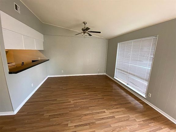 3rd image of 614 W 51st St Unit 101