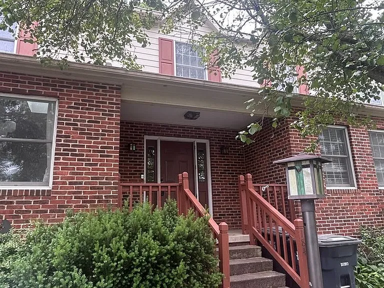 184 Emerald Dr — Photo 1