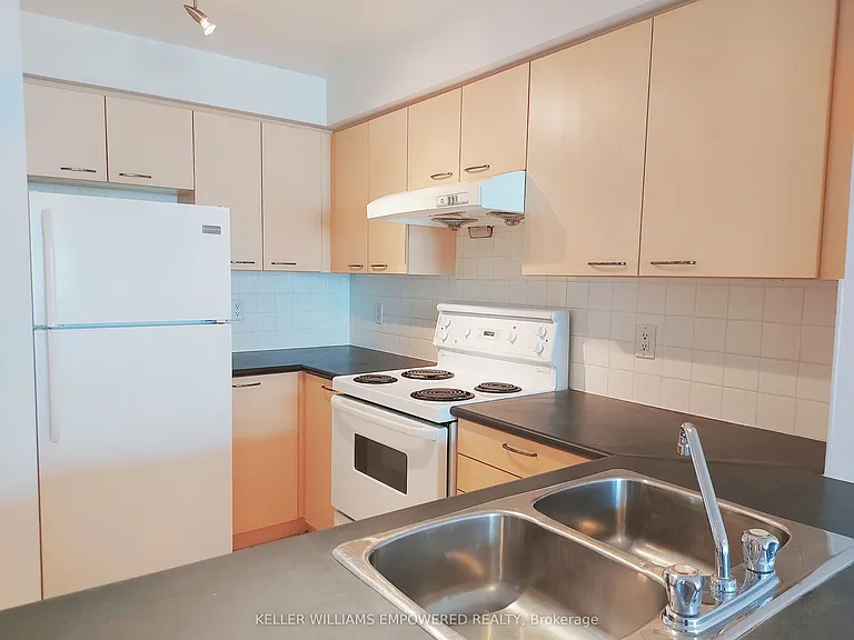 48 Suncrest Blvd #803 — Photo 8