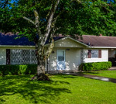 3rd image of 106 Hilltop Dr