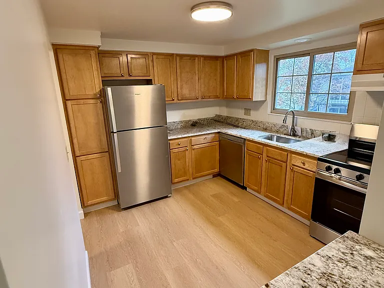 3976 Ridge Lea Rd #B — Photo 6