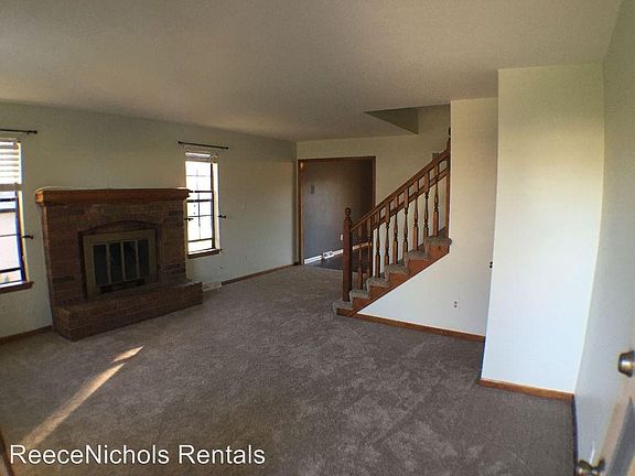2nd image of 605 SE Bayberry Ln APT A