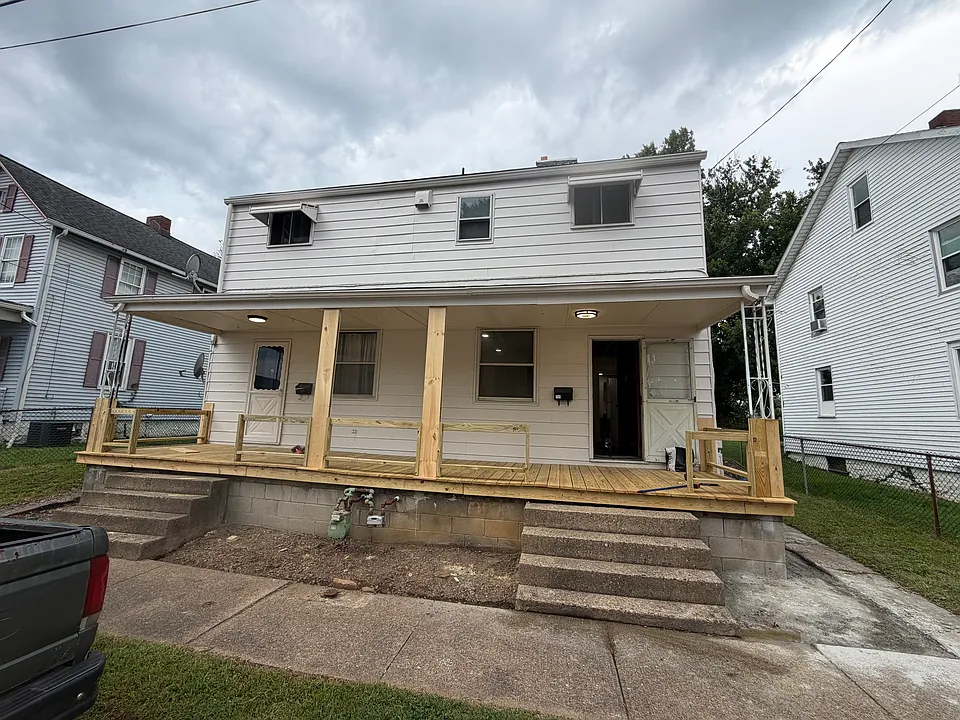 25-27 W Monroe St