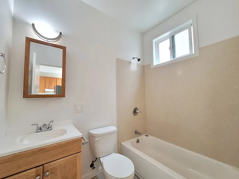 642 Hyde St #5 — Photo 7