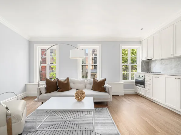 158 W 10th St #3, New York, NY 10014