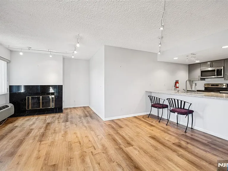 55 Clinton Pl #510 — Photo 7