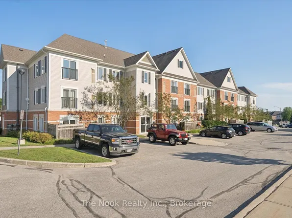 106 Aspen Springs Dr #301, Clarington, ON L1C 5N7