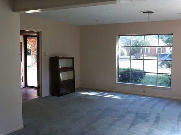 3rd image of 2237 Brook Hollow Dr