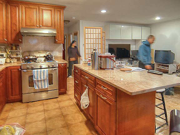 4th image of 8747 14th Ave #2