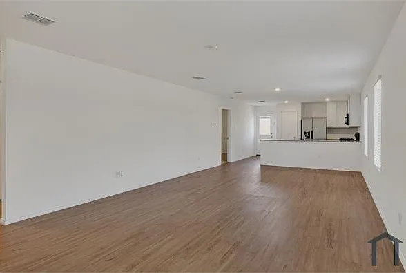 3 bed, 1460 sqft, $2,300 — Photo 3