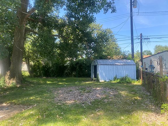 3rd image of 27151 Grandmont St