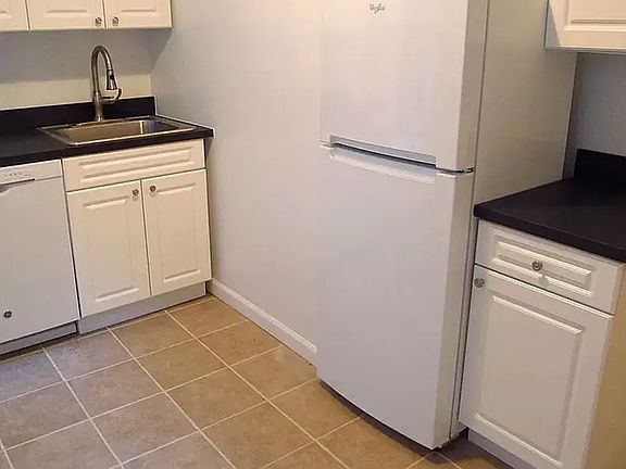 5th image of 415 W 24th St APT 4A