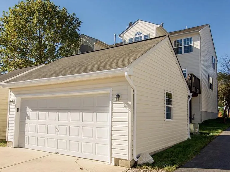 8800 Community Square Ln — Photo 23