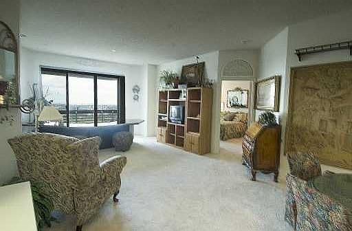 3rd image of 3530 Mystic Pointe Dr #Penthouse 08