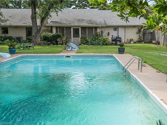 2nd image of 151 Vienna Bend Dr