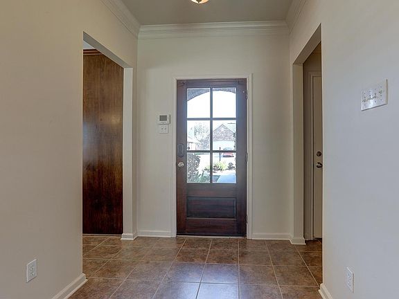 4th image of 104 Quiet Meadows Cir