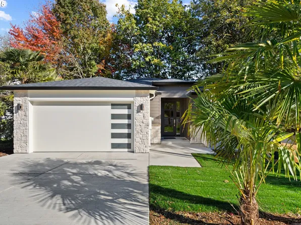 310 Barr Dr, Kelso, WA 98626