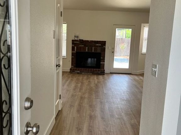 2nd image of 1521 S Cottonwood Ct