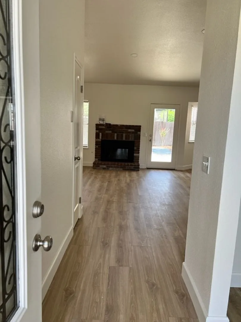 Building Photo - 1521 S Cottonwood Ct