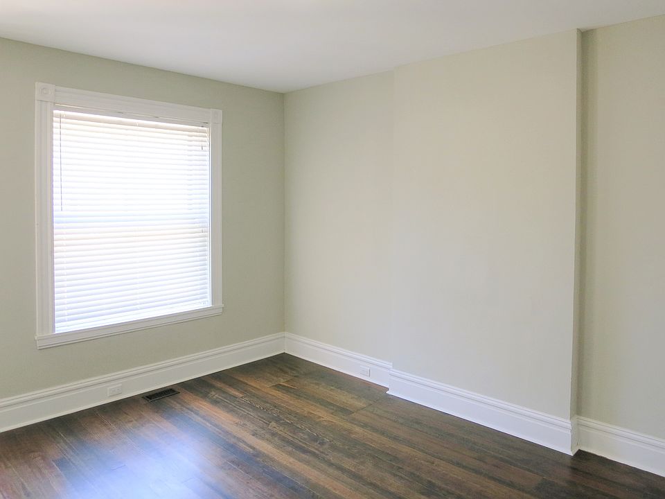 large front room - perfect for living room, office, guest room