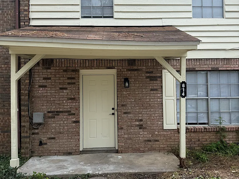 614 N Fairfield Dr — Photo 2