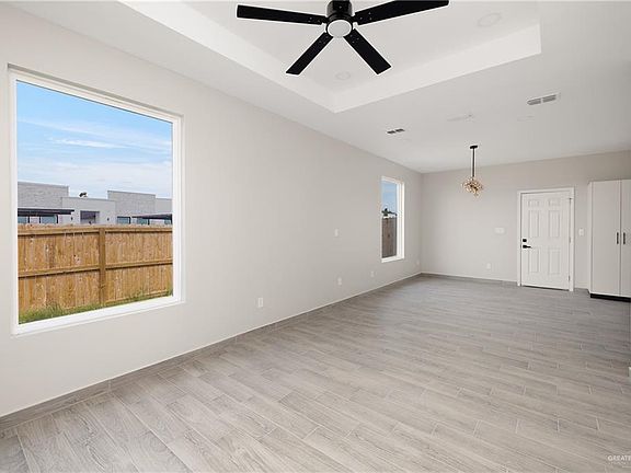 5th image of 2009 Selena St #1