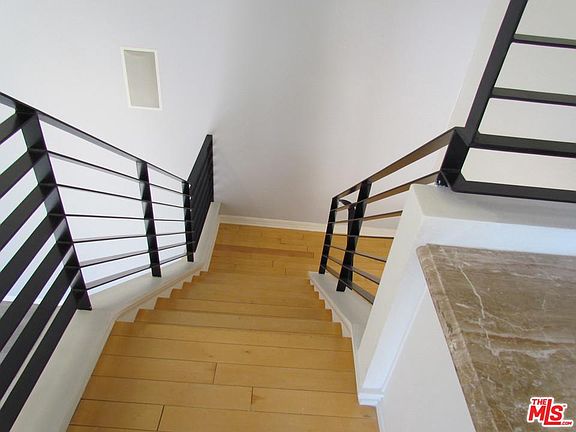 3rd image of 4028 Lamarr Ave