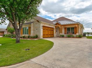 910 Waterpoint Ct E, Granbury, TX 76048