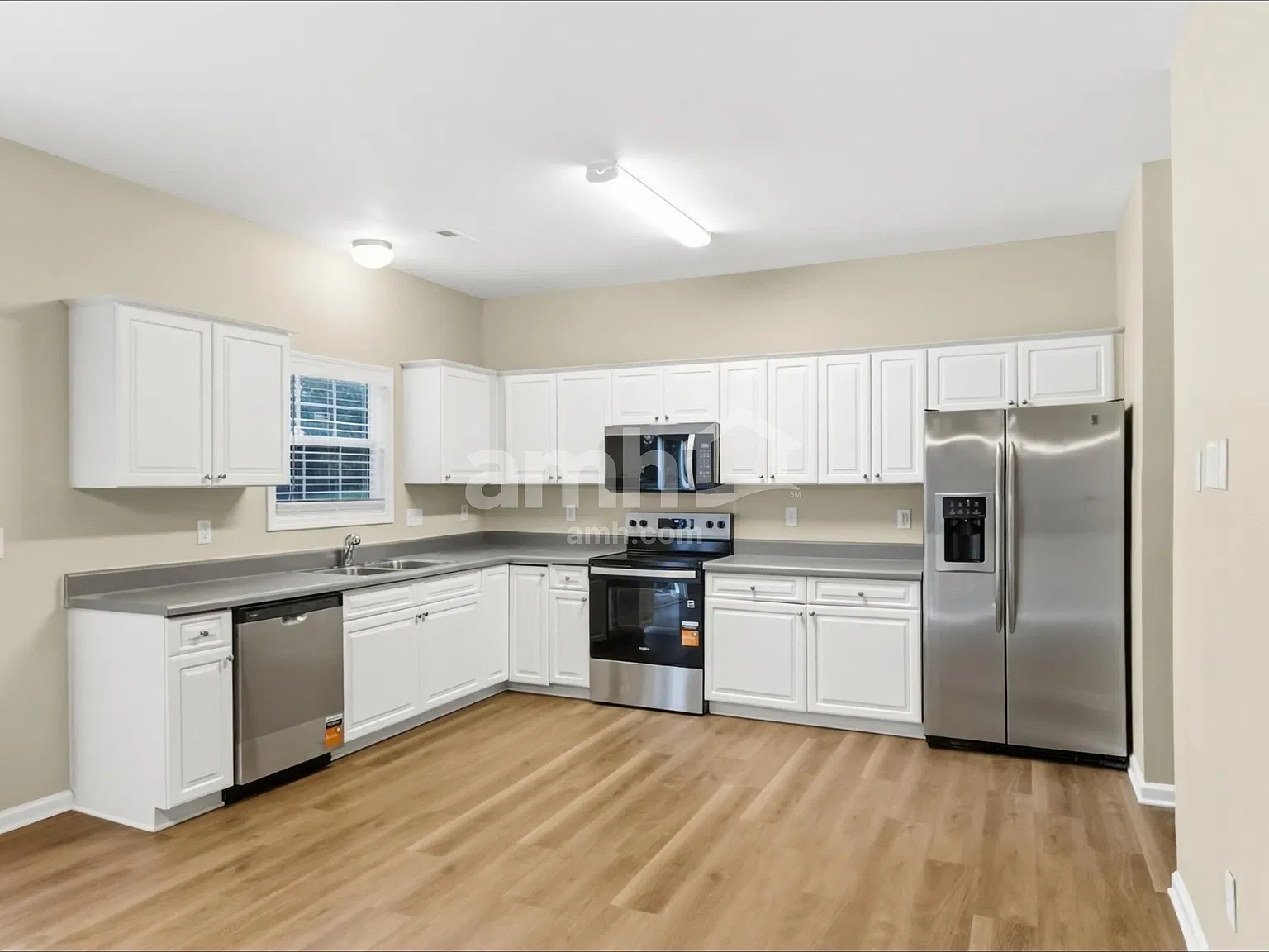 4 bed, 2.5 bath, 2267 sqft, $2,200 — Photo 3