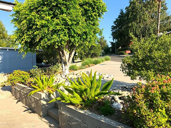 2nd image of 3822 El Moreno St