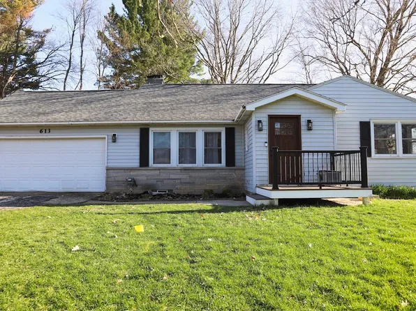 613 Hillcrest Rd, Paw Paw, MI 49079