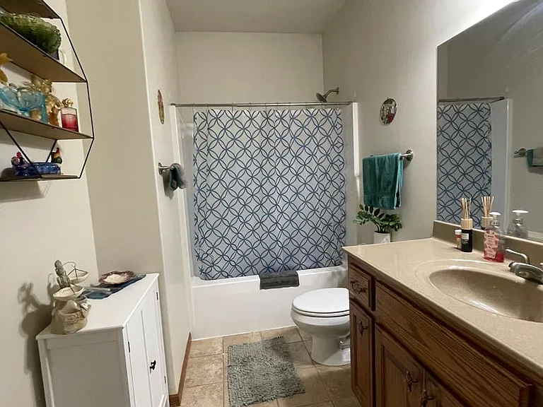 825 Locharno Dr — Photo 13