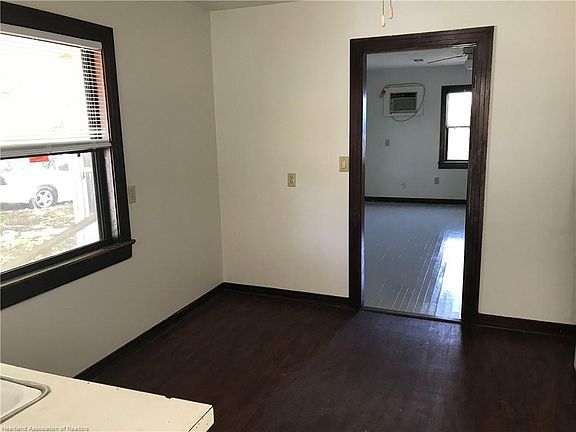 3rd image of 1412 Cornelia Ave