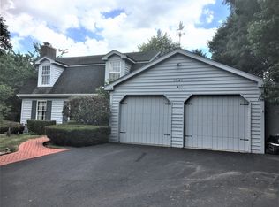 27756 N Lakeview Cir, Lake Barrington, IL 60084