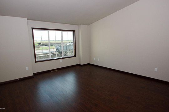 4th image of 623 23rd Ave W