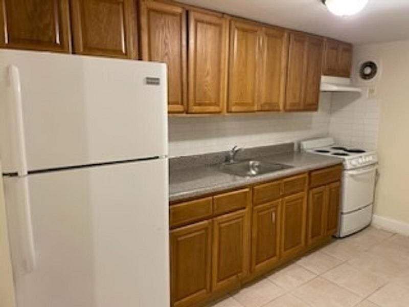 1st image of 11 Kathy Ln APT 1C