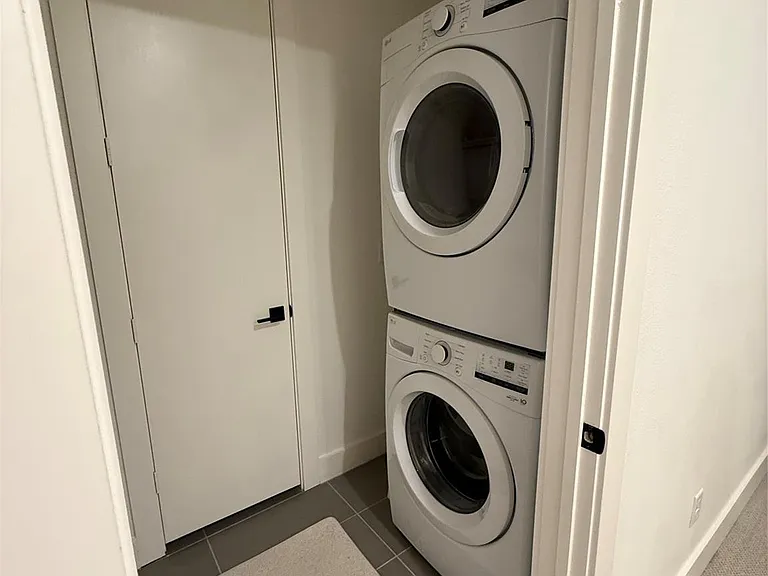 3009 Hibiscus Pl #D — Photo 5