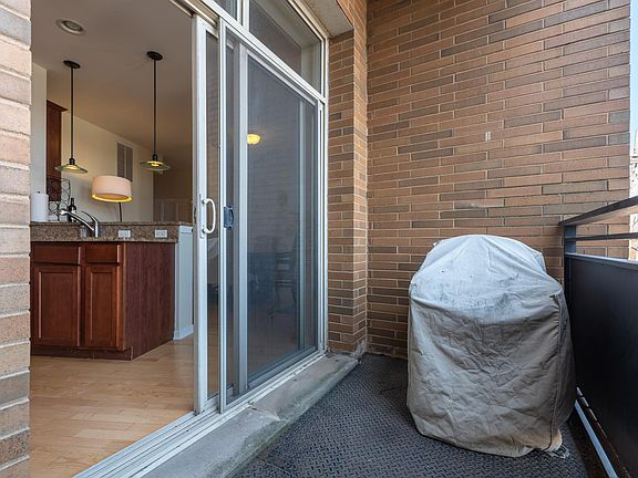 4th image of 2923 N Clybourn Ave Unit 302