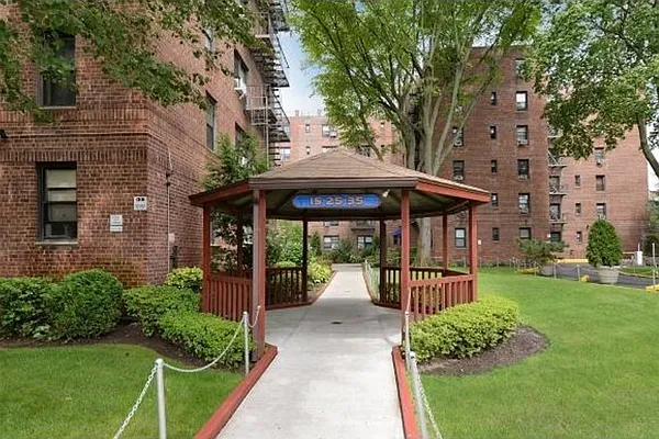 Sold by REMAX Elite | media 2