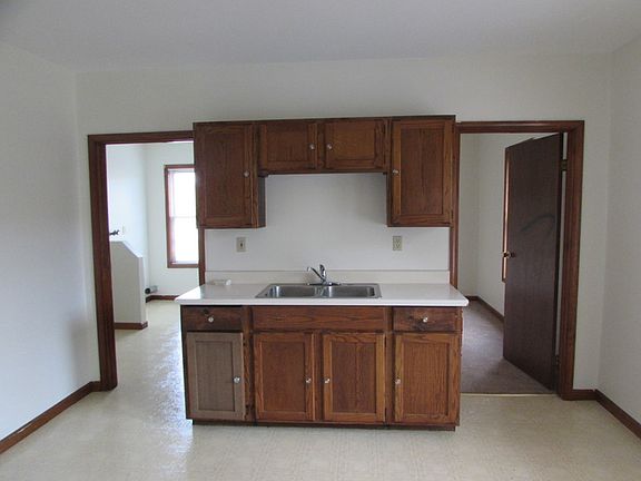2nd image of 411 Allen St