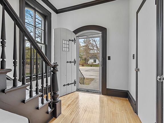 4th image of 335 1st St