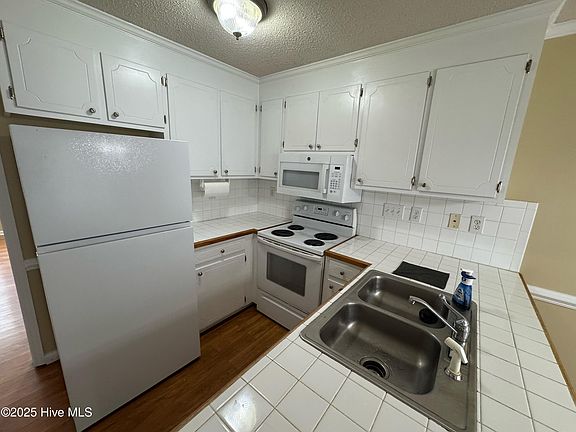 3rd image of 3943 Sterling Pointe Dr Unit Rrr2