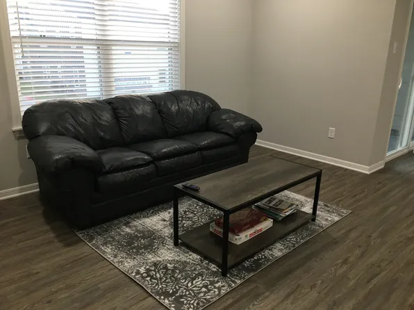 1326 Prairie Dr, Bryan, TX