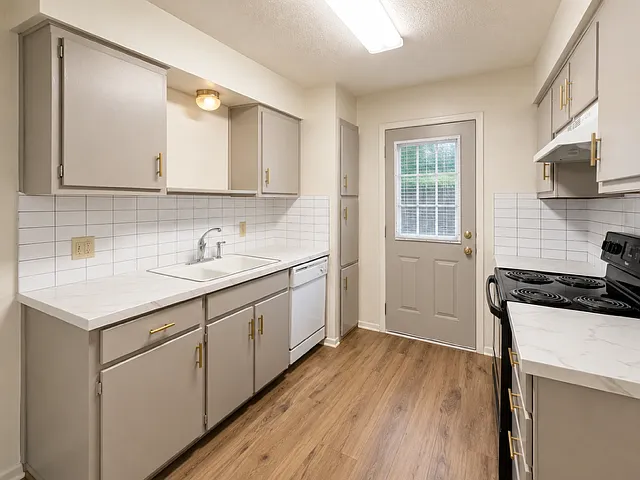 1051 Cottonwood Trl — Photo 3
