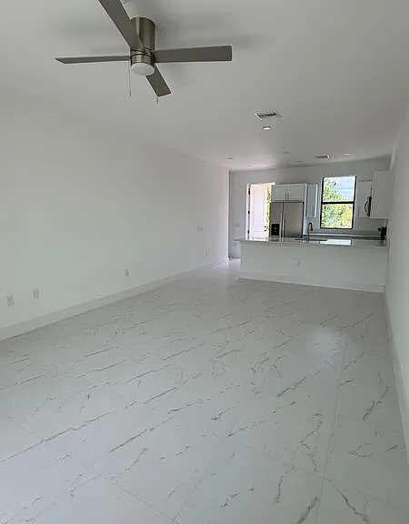 496 Loretta Blvd — Photo 5