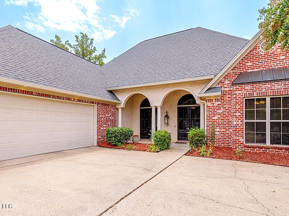 3rd image of 109 Bridgeton Way
