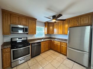 5 Daniel Ct, Saddle Brook, NJ 07663